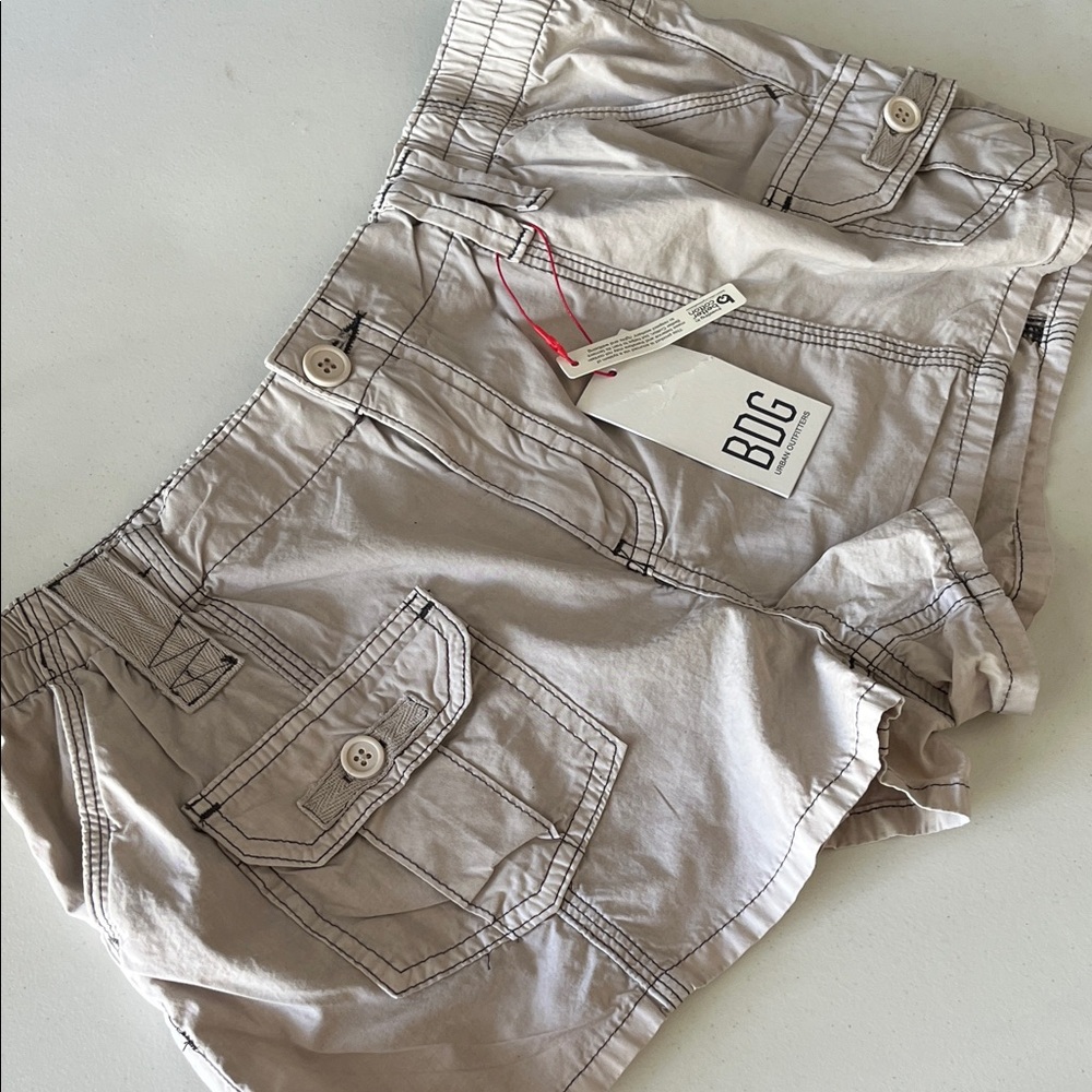 #2899 NWT BDG Women's Beige Cargo Shorts